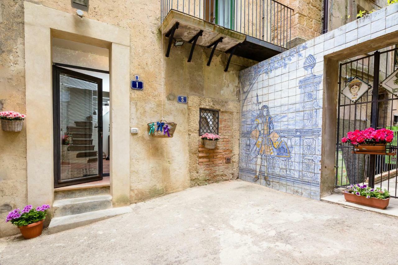 Palazzo Taranto Luxury Rooms Caltagirone Exterior photo